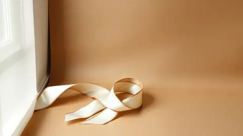 صورة تحريرية هادئة مرافقة لموضوع علاج التجاعيد بالبوتكس